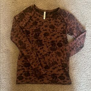 Athleta Momentum  Fitted Long Sleeve Top